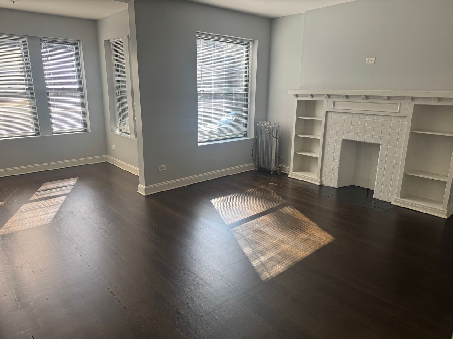 Chicago Apartment: 6832-34 South East End