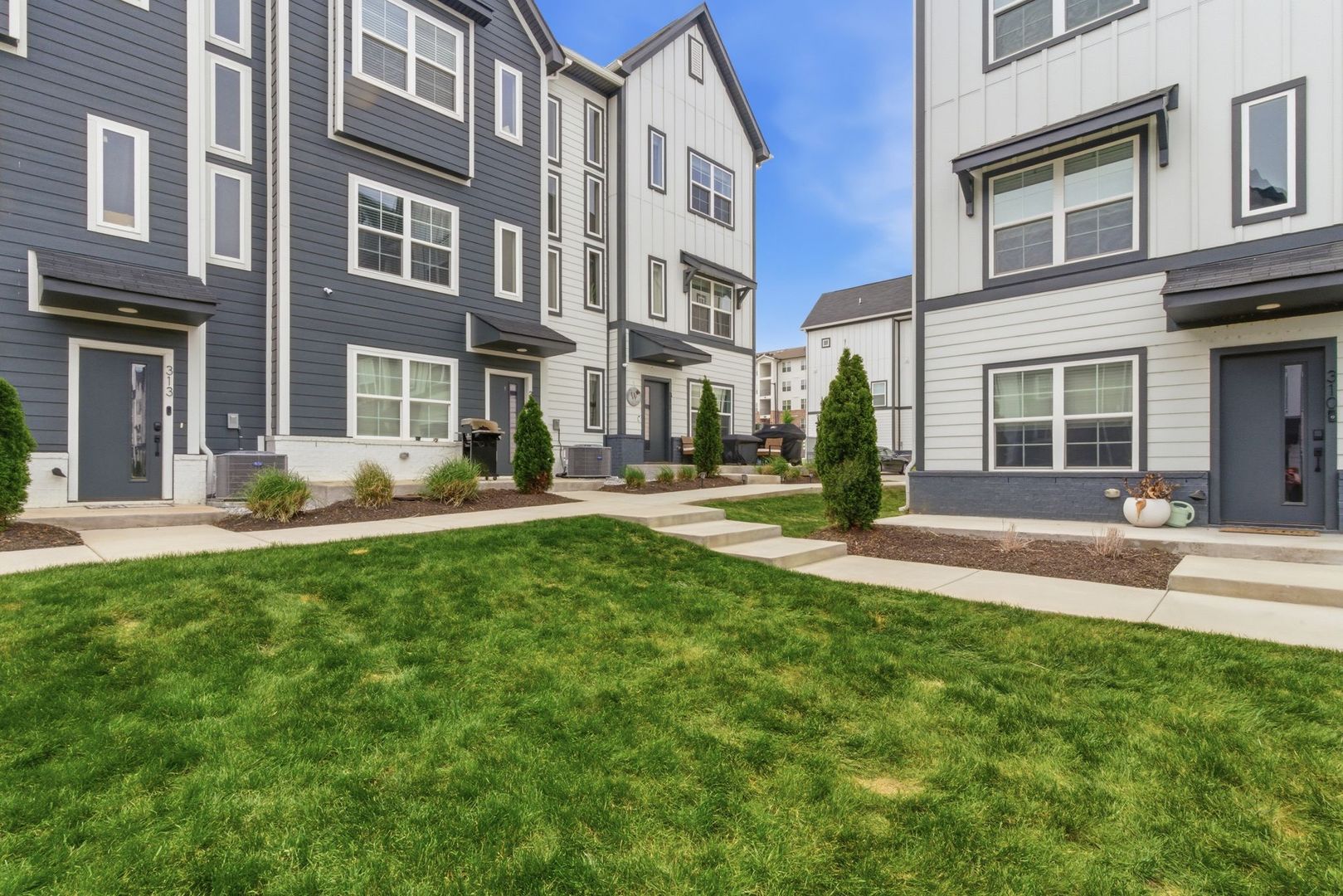 Madison Townhome: 700 N Davenport Ave