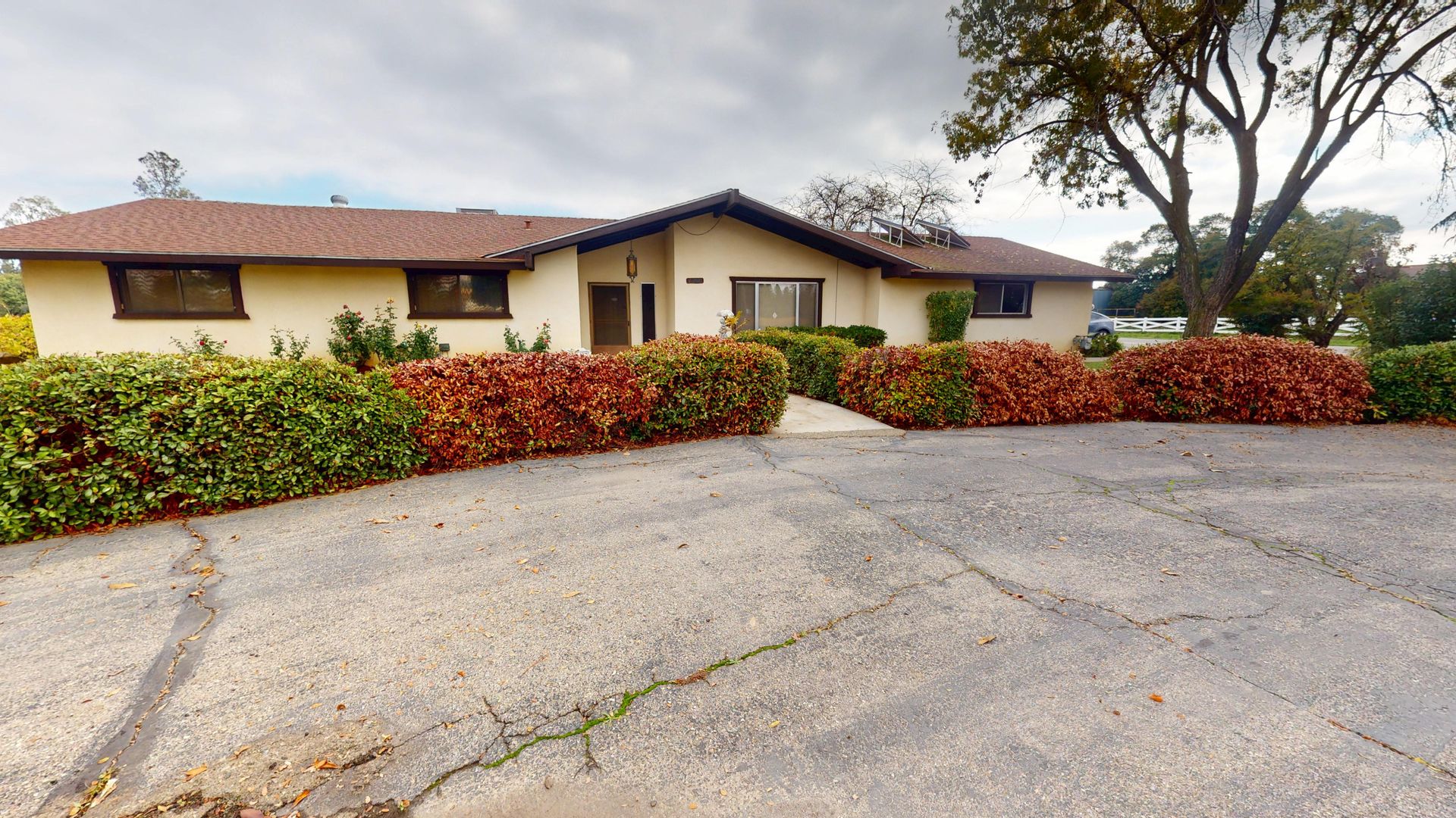 Clovis House: 827 N. Armstrong Ave.