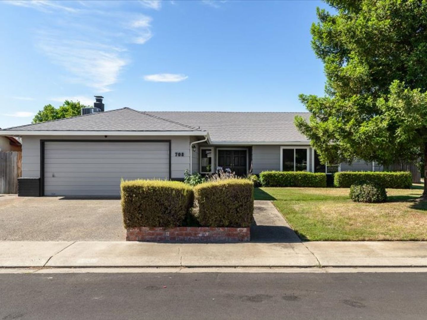 Manteca House: 708 Meadow Way