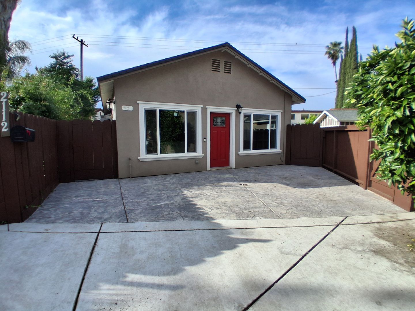 Modesto House: 2112 Eicher Ave