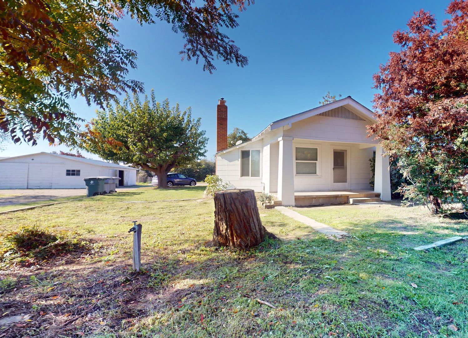 Clovis House: 2560 Fowler Ave.