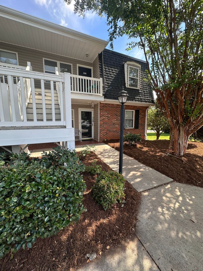 Morganton Apartment: 315 Oakland Ave