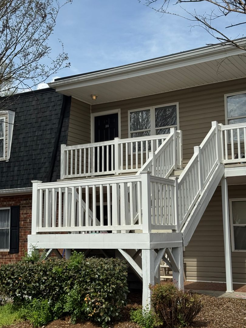 Morganton Apartment: 315 Oakland Ave