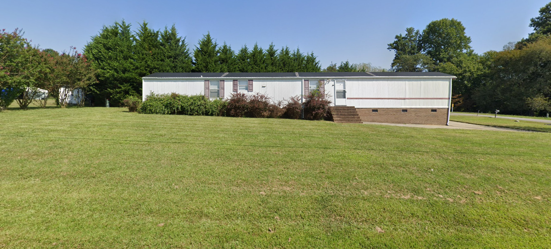 Newton House: 2471 Albany Dr