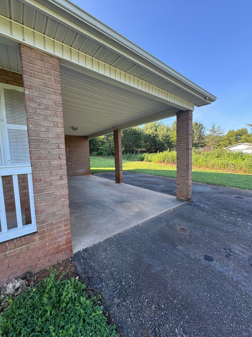 Newton House: 2265 Claremont Road