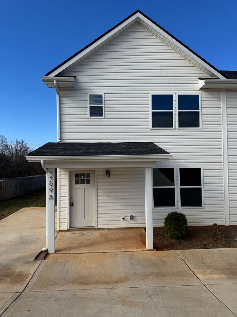 Conover Apartment: 3799 Herman Sipe Rd