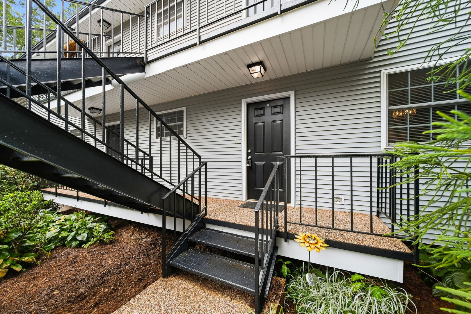 Hickory Apartment: 330 3rd St NW