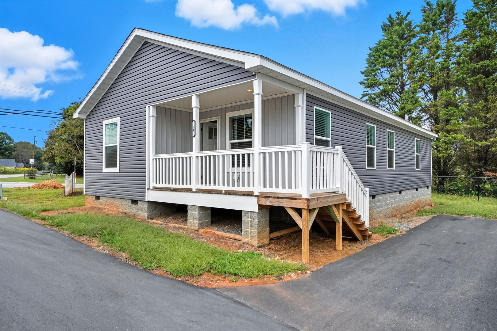 Hickory Apartment: 2102 24th St NE