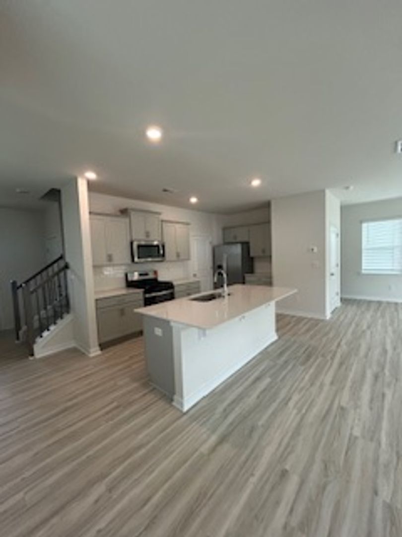 Hickory House: 608 13th Ave Drive NE