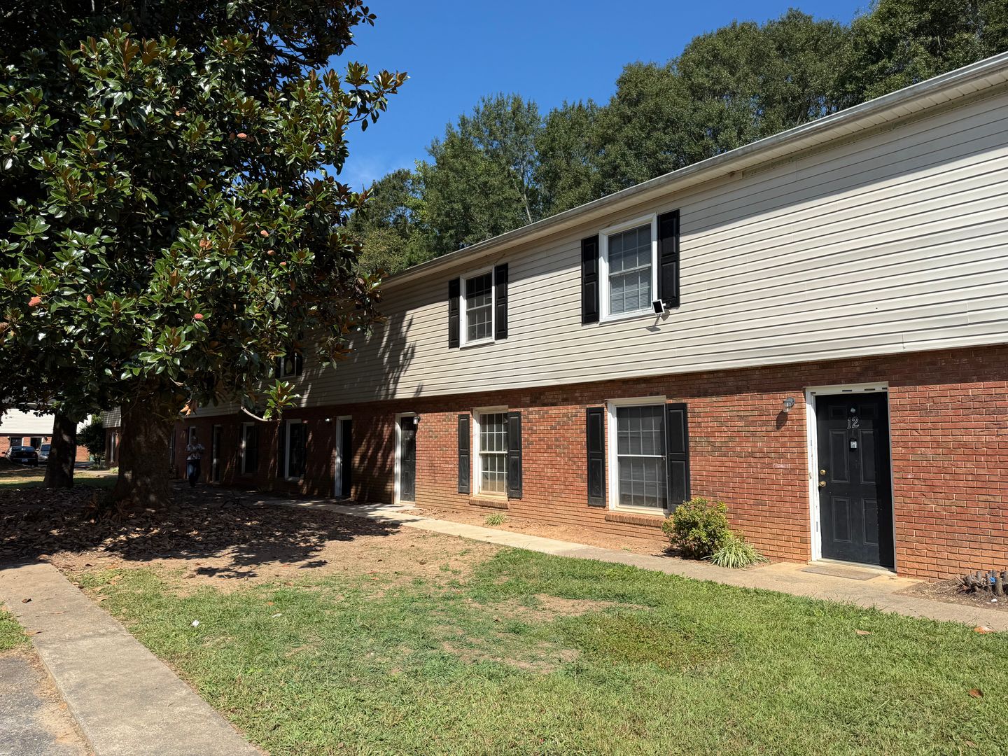 Hickory Apartment: 405 17th Ave NE