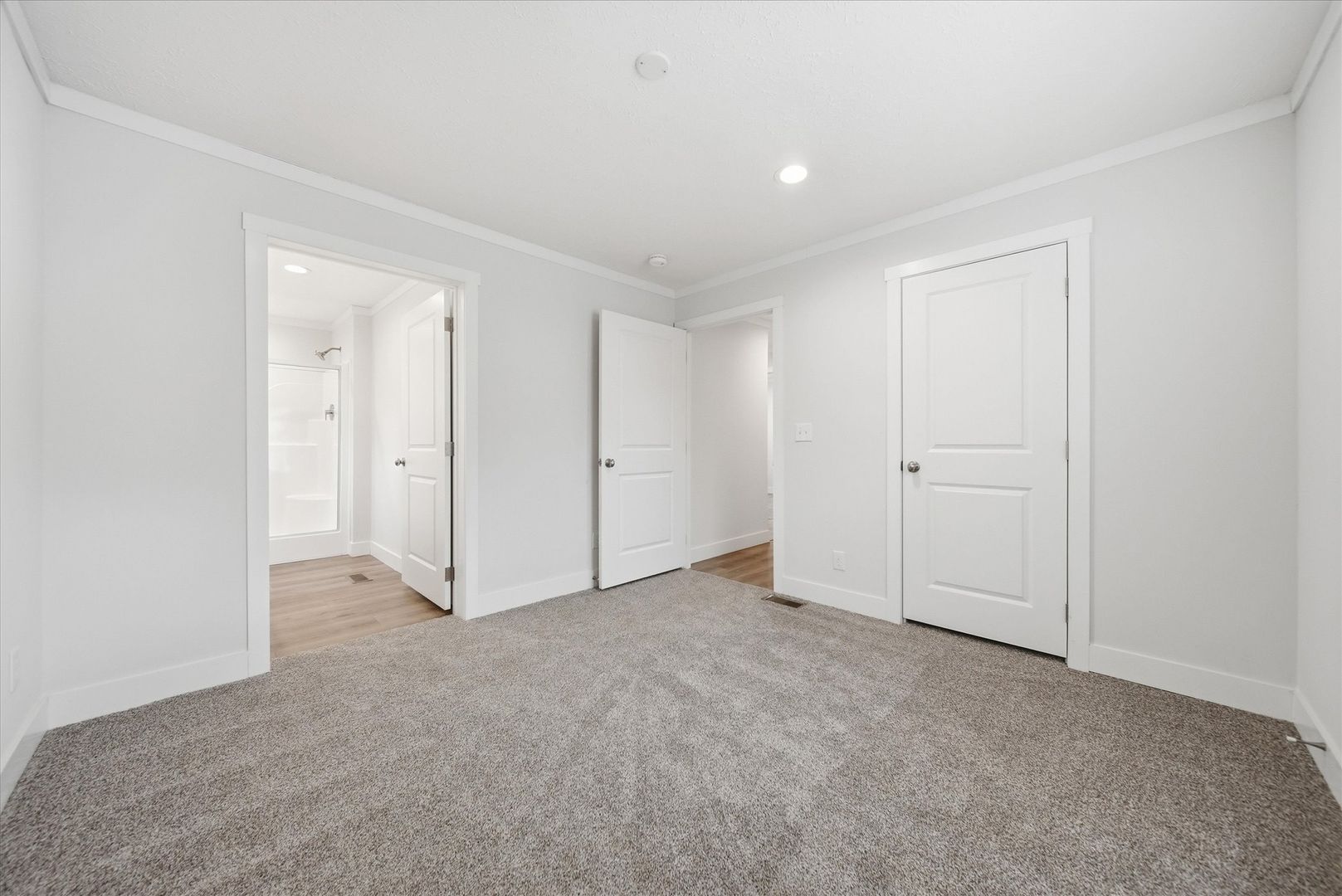Hickory Apartment: 2102 24th St NE