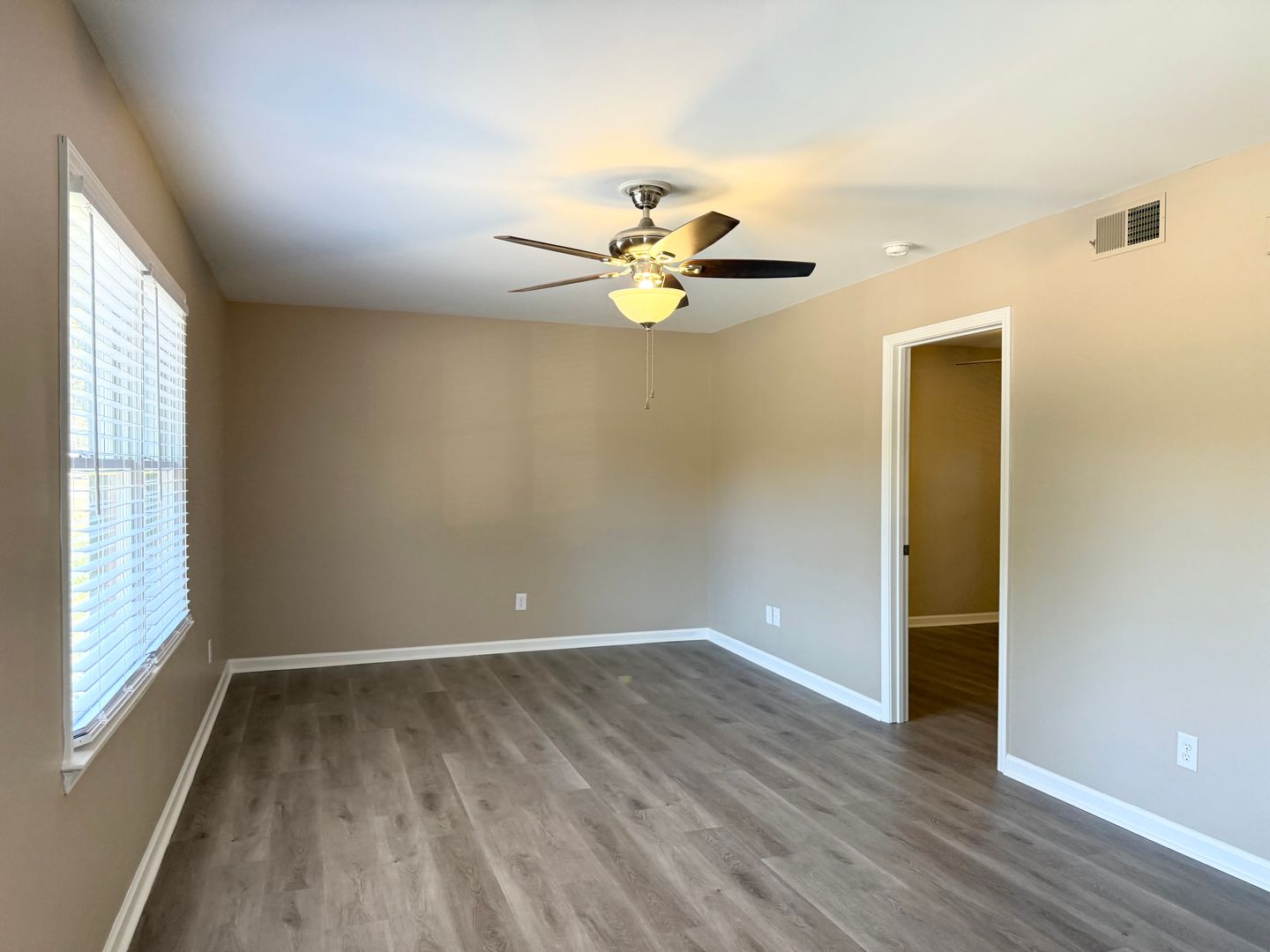 Hickory Apartment: 525 12th St SW