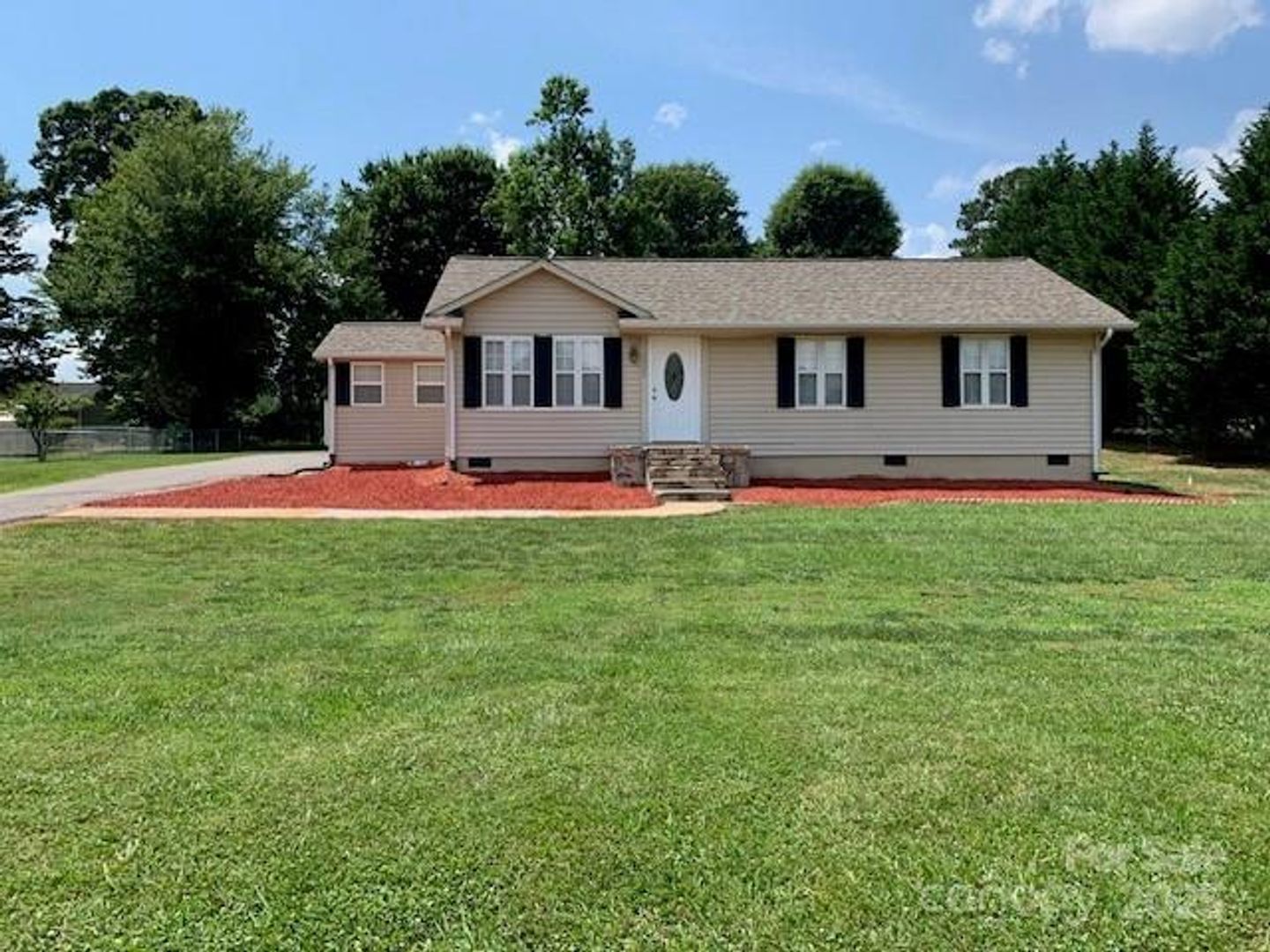 Lenoir House: 3428 Clarks Chapel Rd