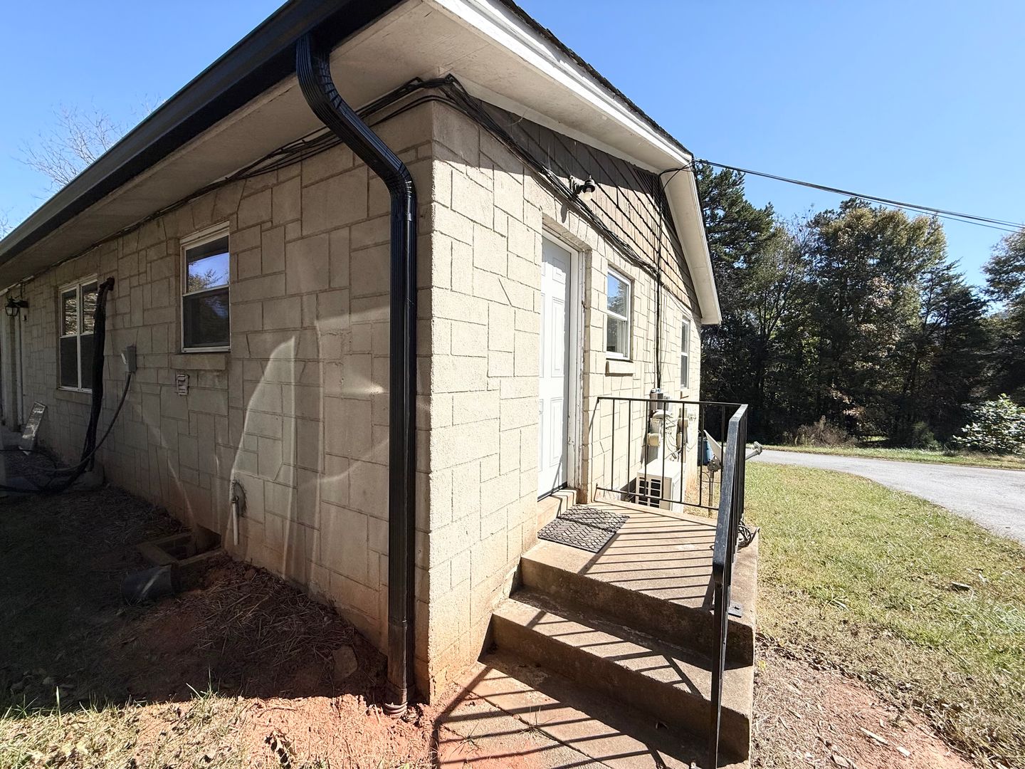 Hickory Apartment: 2966 Old Shelby Rd