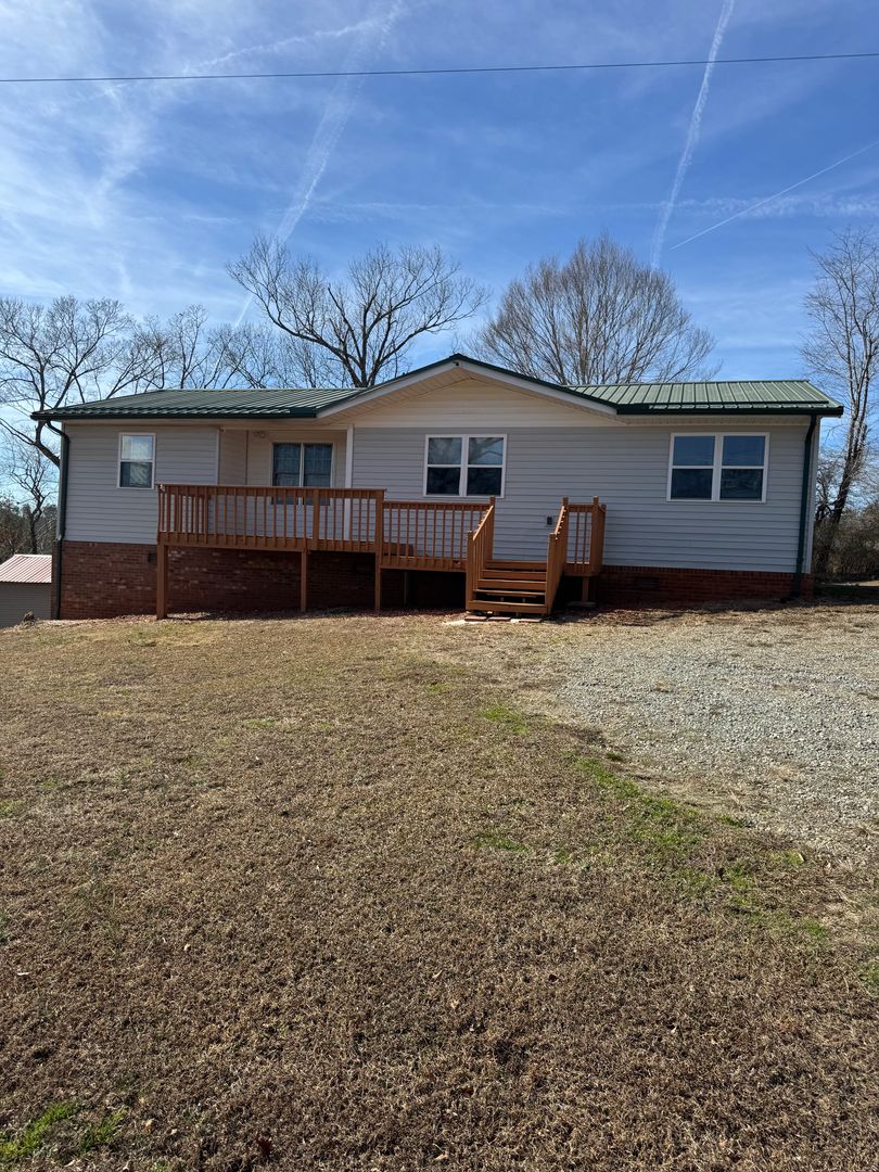 Granite Falls House: 5433 Cannon Drive