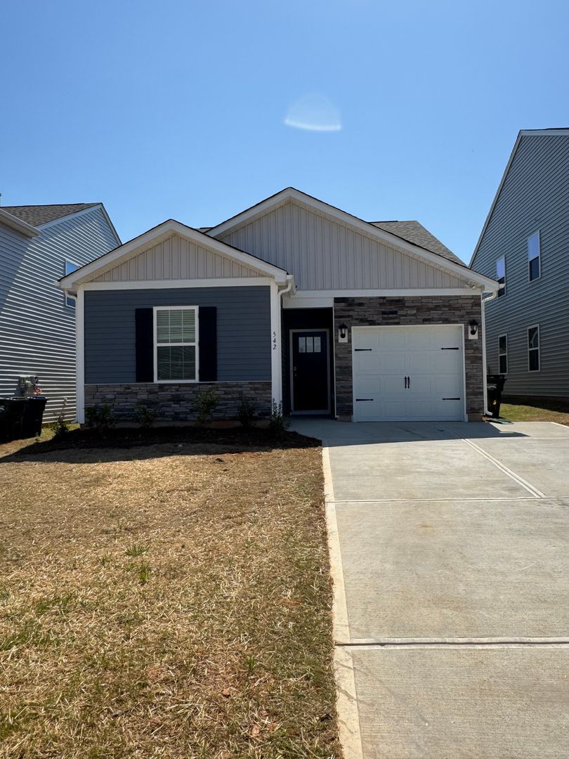 Hickory House: 542 13th Avenue Drive NE