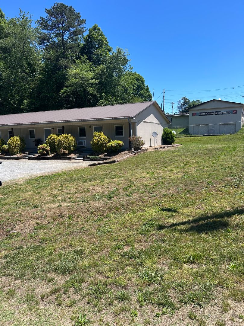Lenoir Apartment: 4274 Smokey Creek Rd