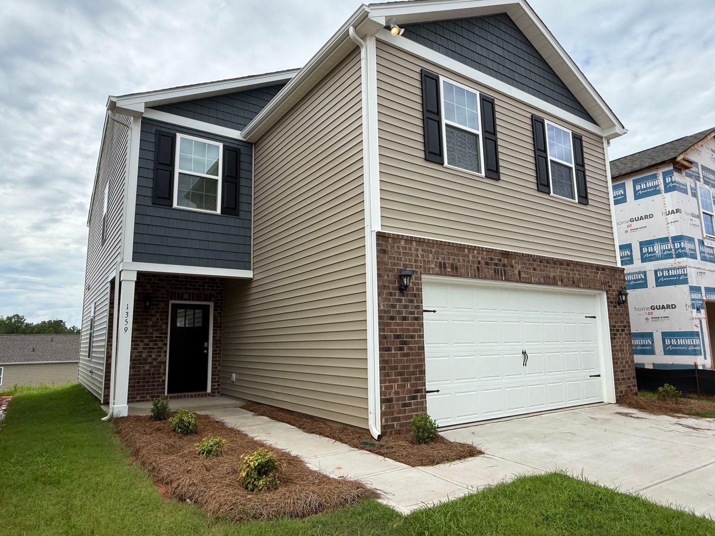 Hickory House: 1359 37th Avenue Ln NE