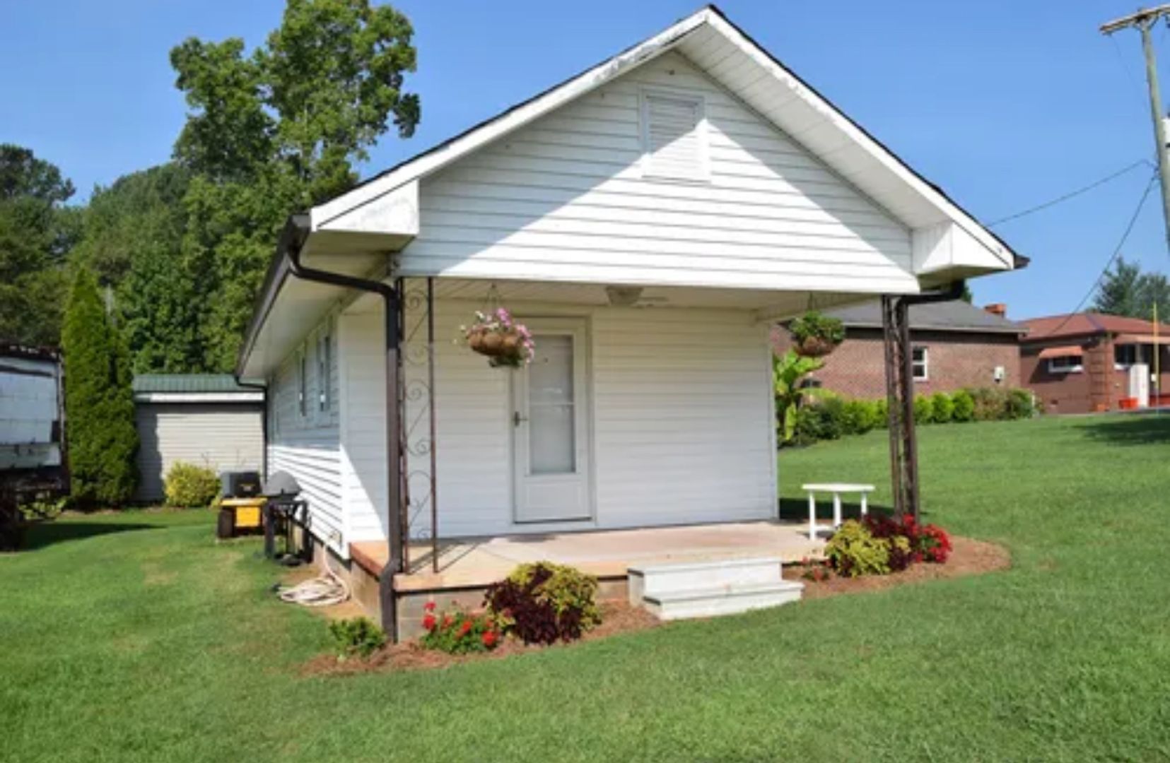 Newton House: 1315 S NC 16 Business Hwy