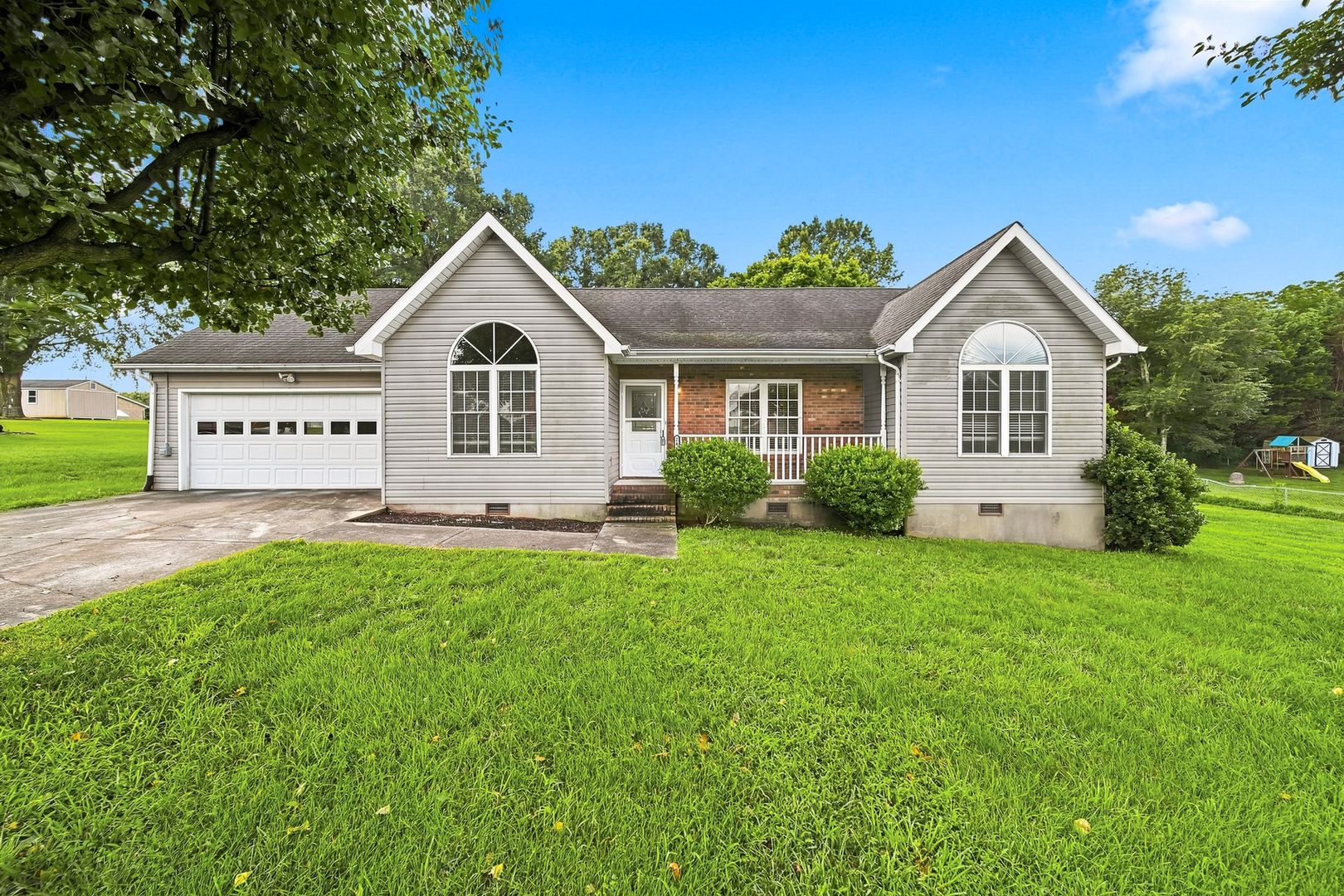 Newton House: 2441 Longford Dr