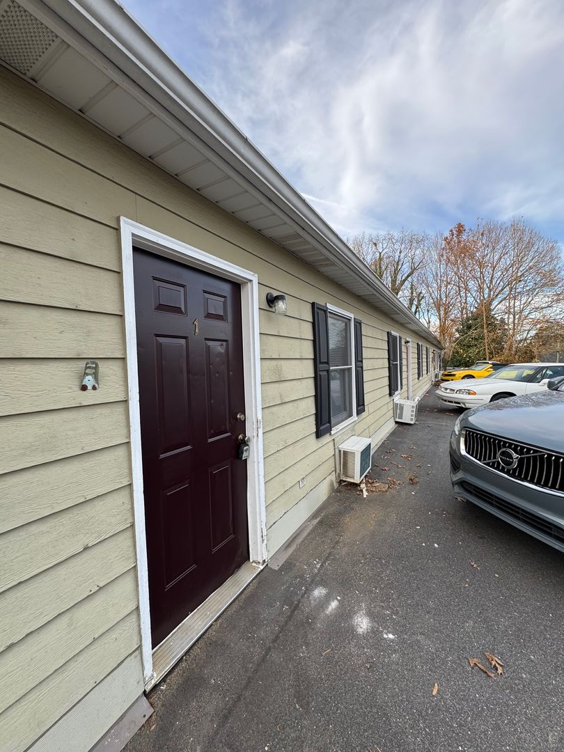 Granite Falls Apartment: 5 N Highland Ave