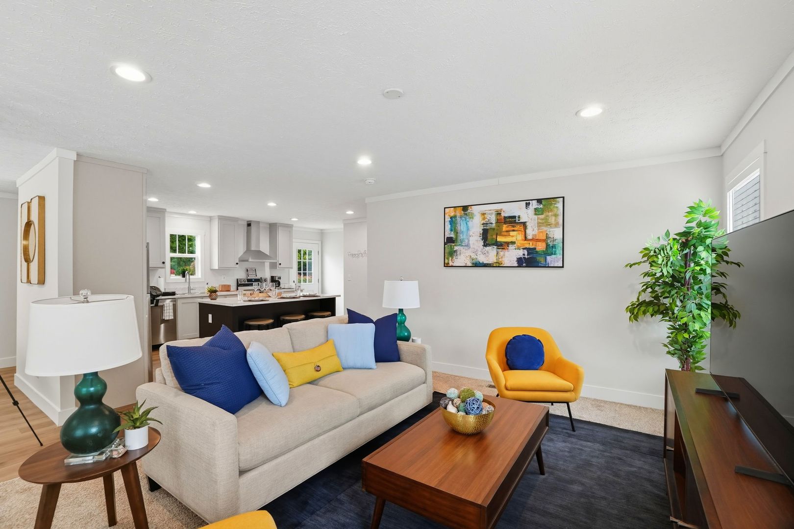 Hickory Apartment: 2102 24th St NE