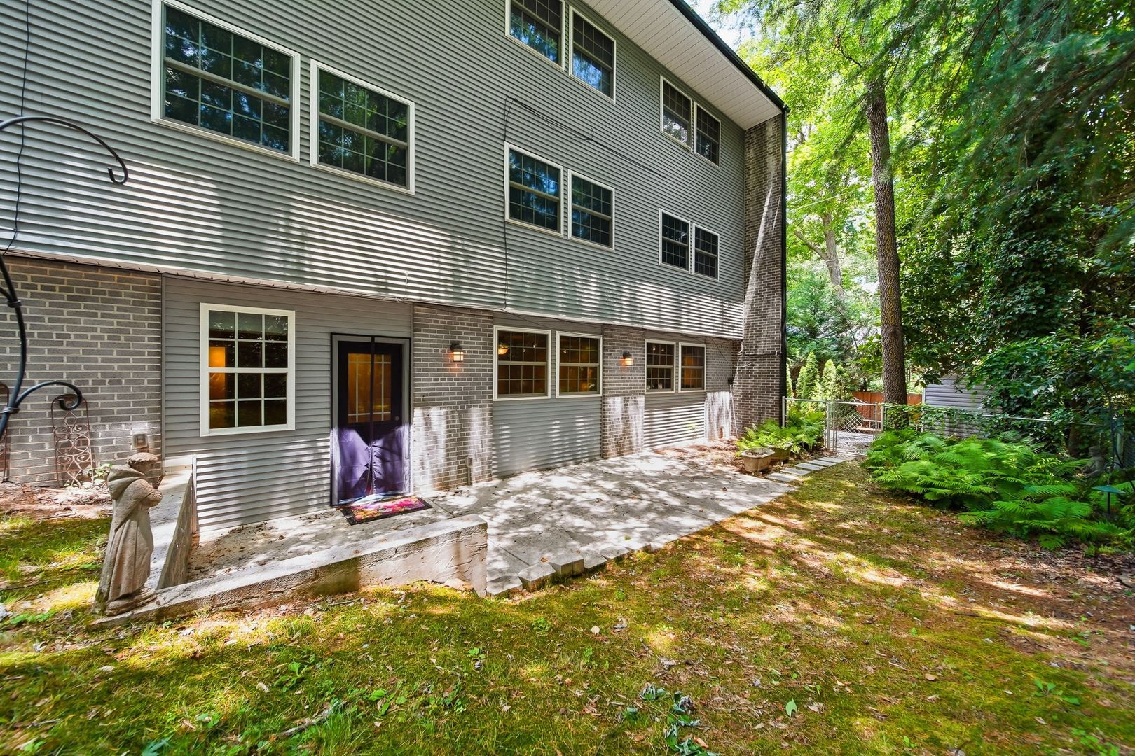 Hickory Apartment: 330 3rd St NW