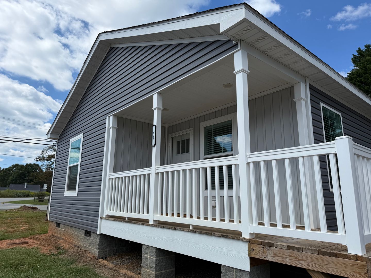 Hickory Apartment: 2102 24th St NE