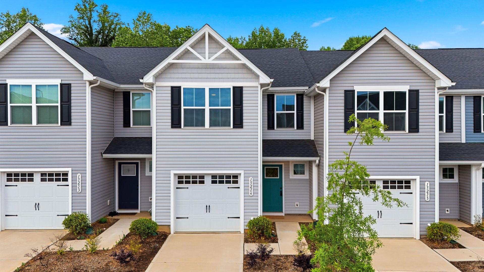Hickory Townhome: 1525 39th Ave Loop NE #4