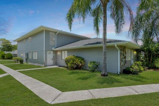 REDUCED PRICE!!! 2 BEDROOM CONDO CLOSE TO UNIVERSAL AND VALENCIA – photo 1