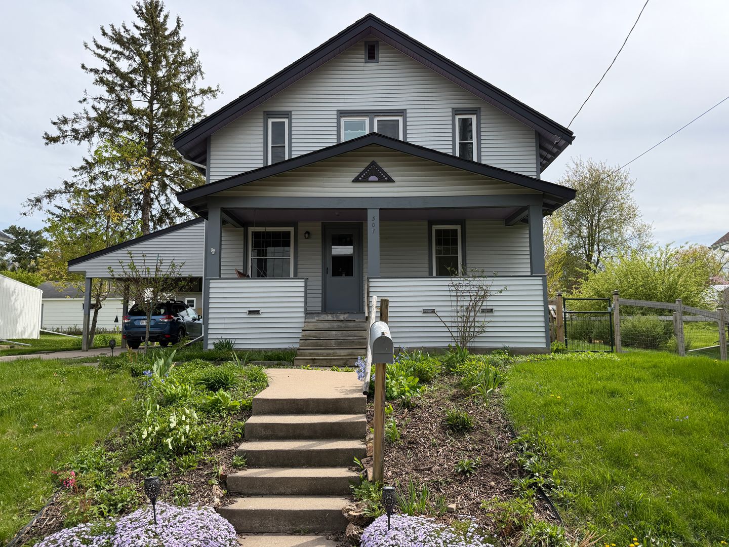 Viroqua House: 307 E Broadway St