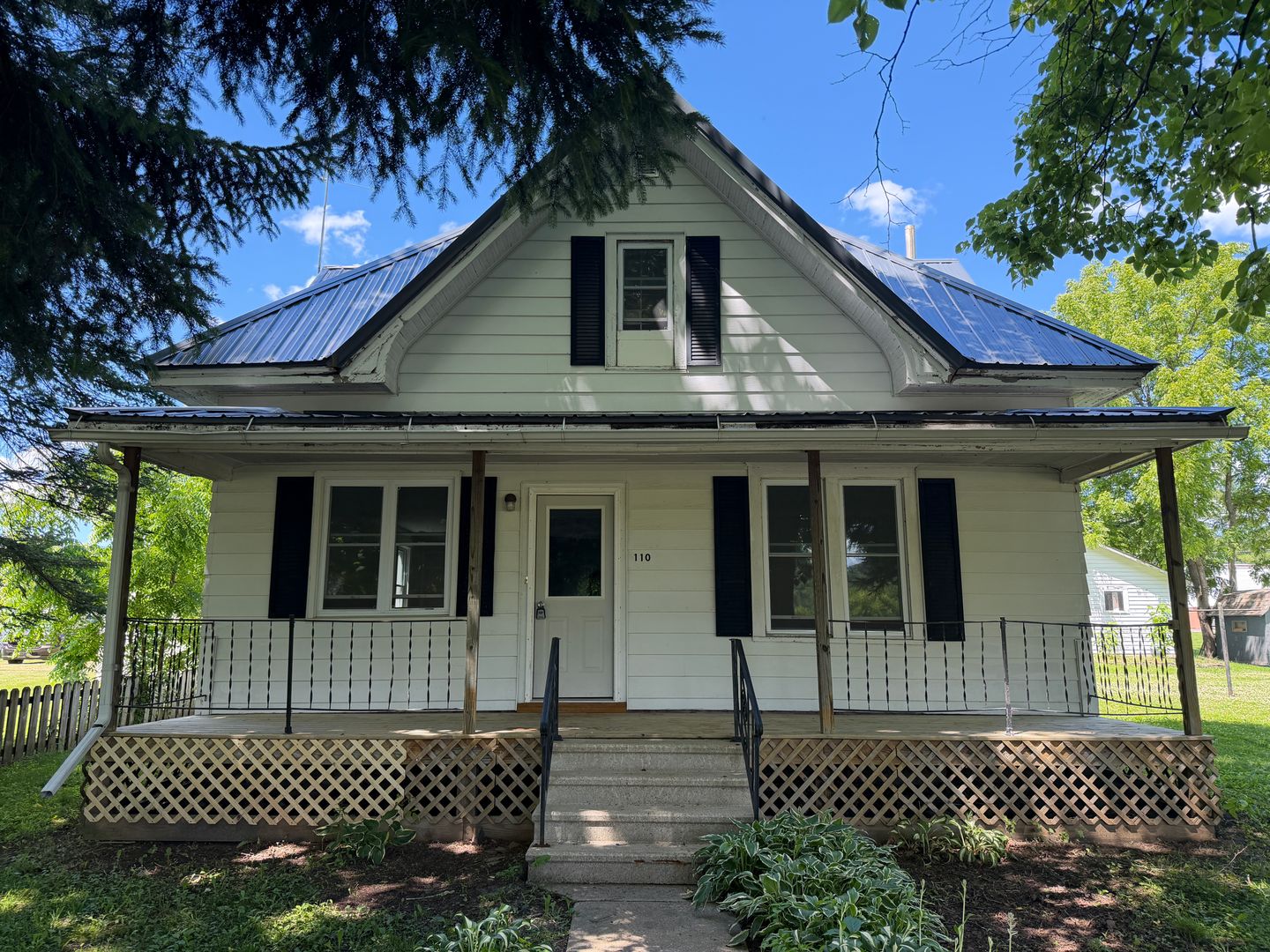 Lafarge House: 110 E Snow St