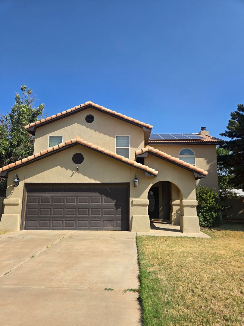 Clovis House: 231 Olive Dr