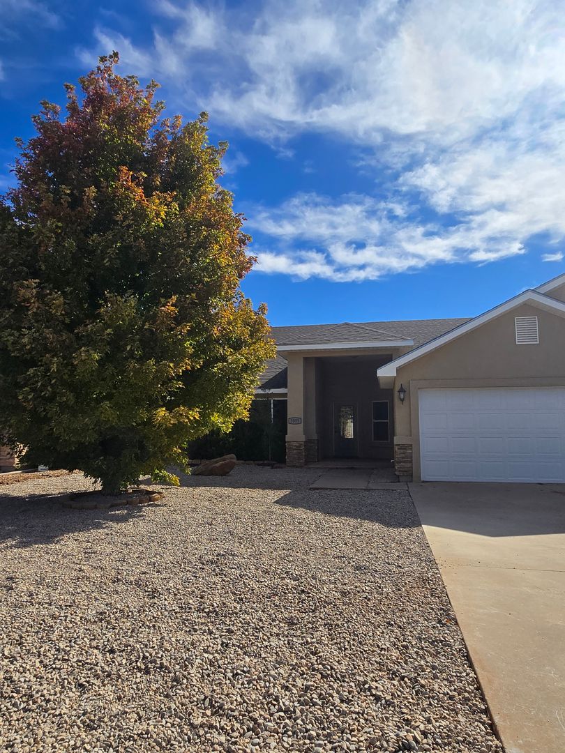 Clovis House: 3005 Fred Daugherty