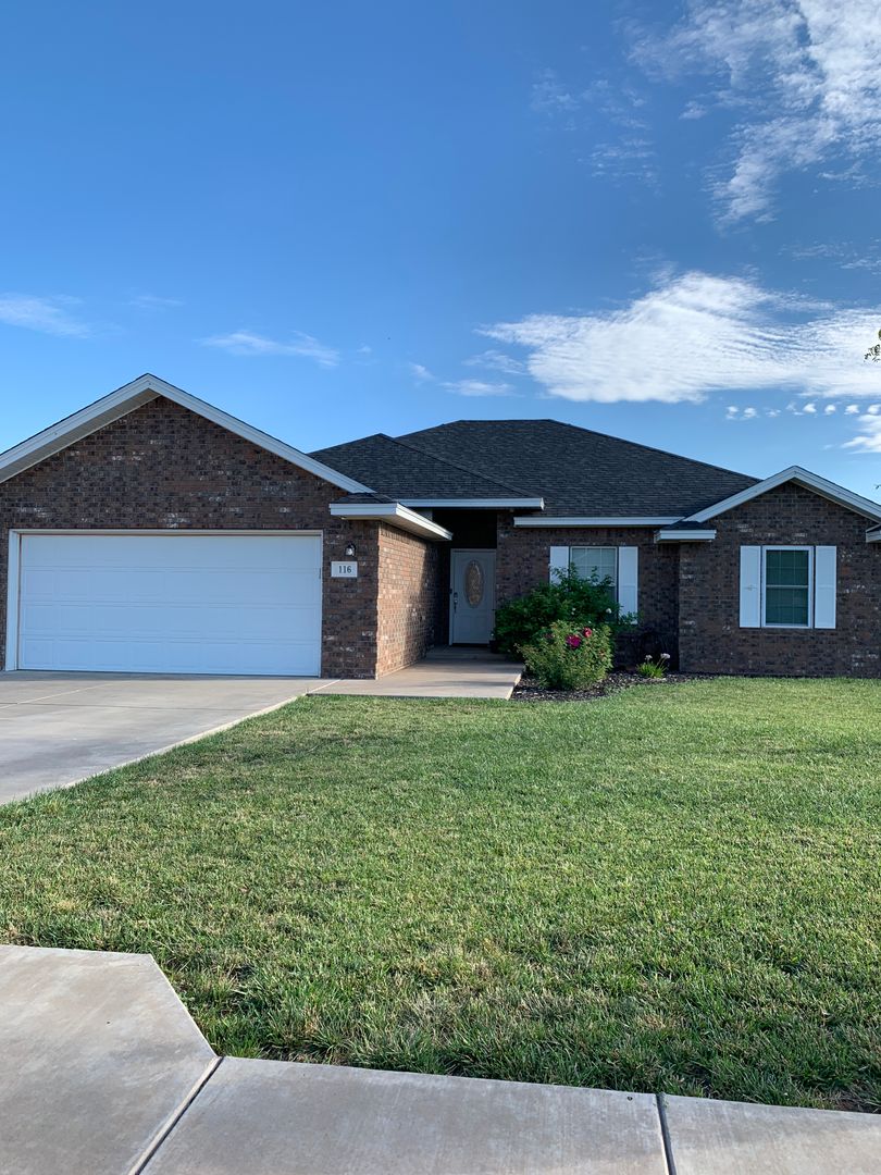 Clovis House: 116 Mariposa