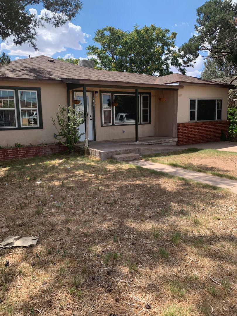 Portales House: 142 S Indio