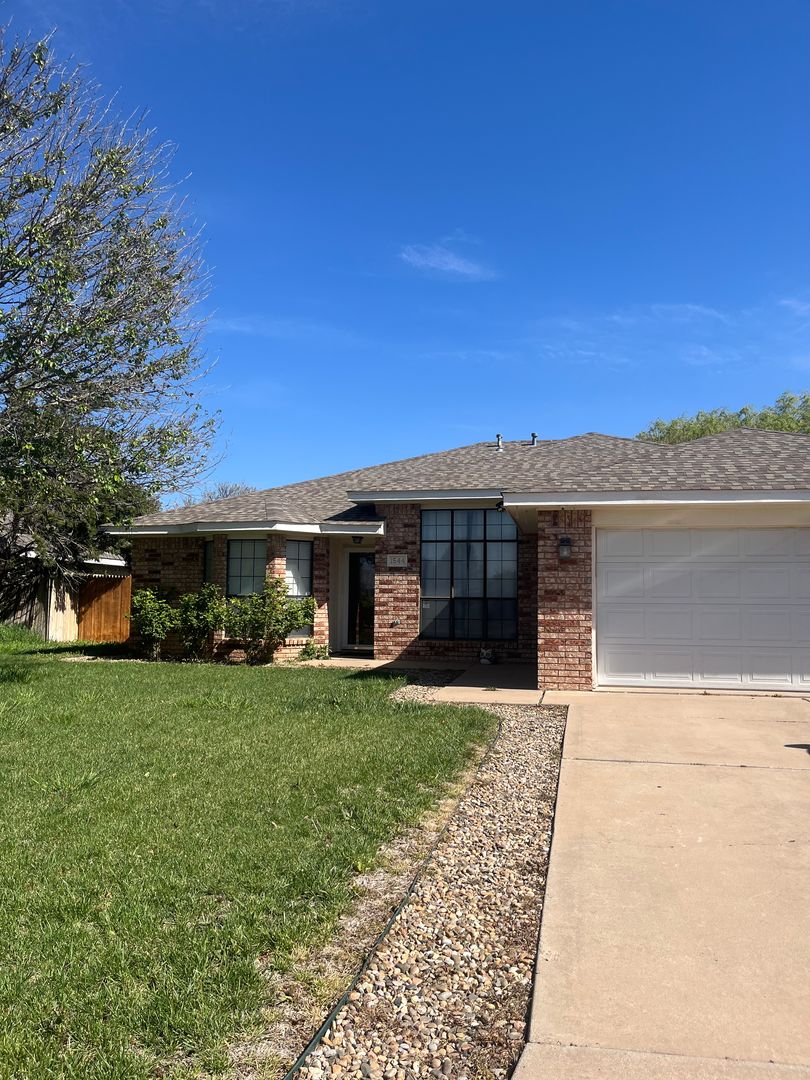 Clovis House: 1544 Arbor Dr