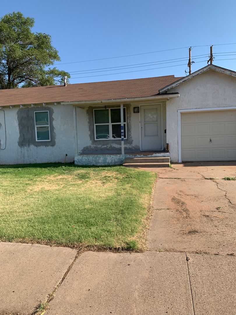 Clovis House: 240 Tierra Blanca