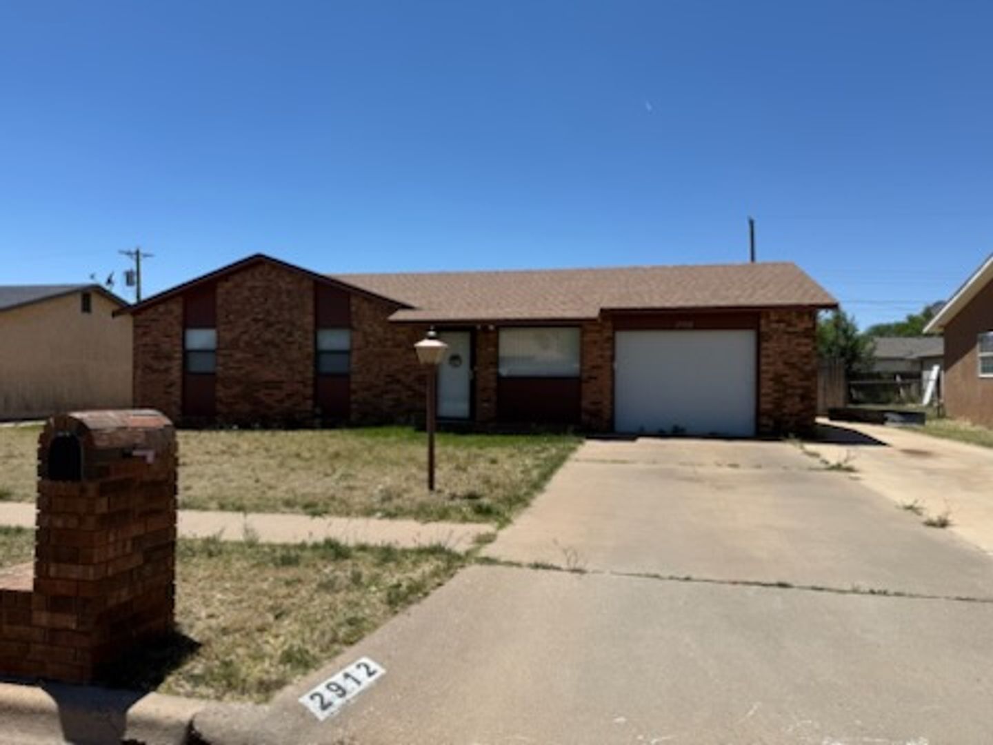 Clovis House: 2912 Lisa Ave.