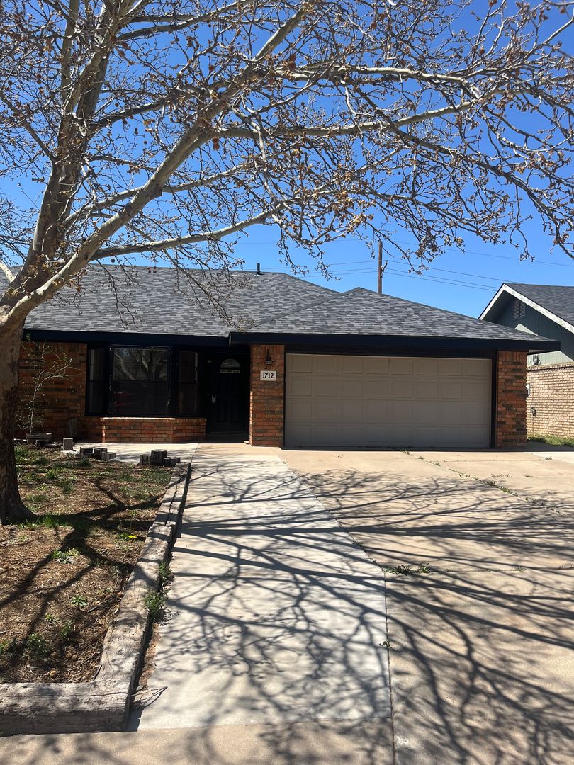 Clovis House: 1712 Windsor Way