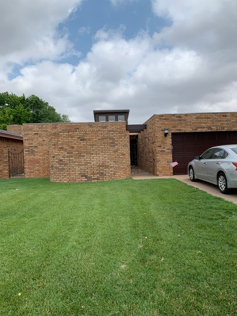 Clovis House: 2116 Circlewood Place