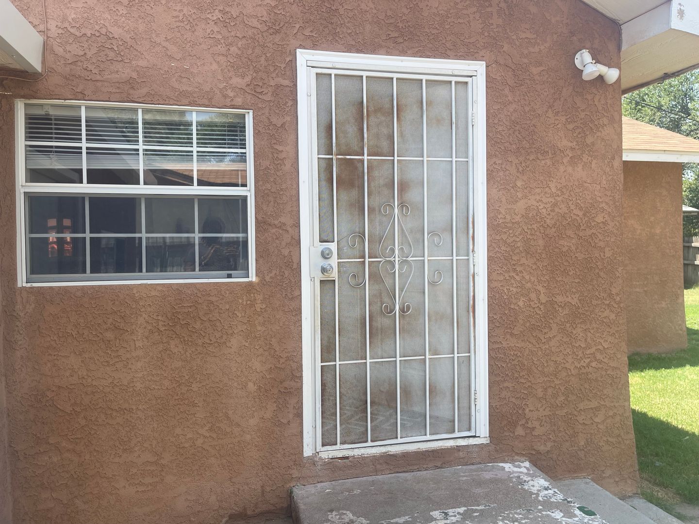 Clovis House: 908 Maple