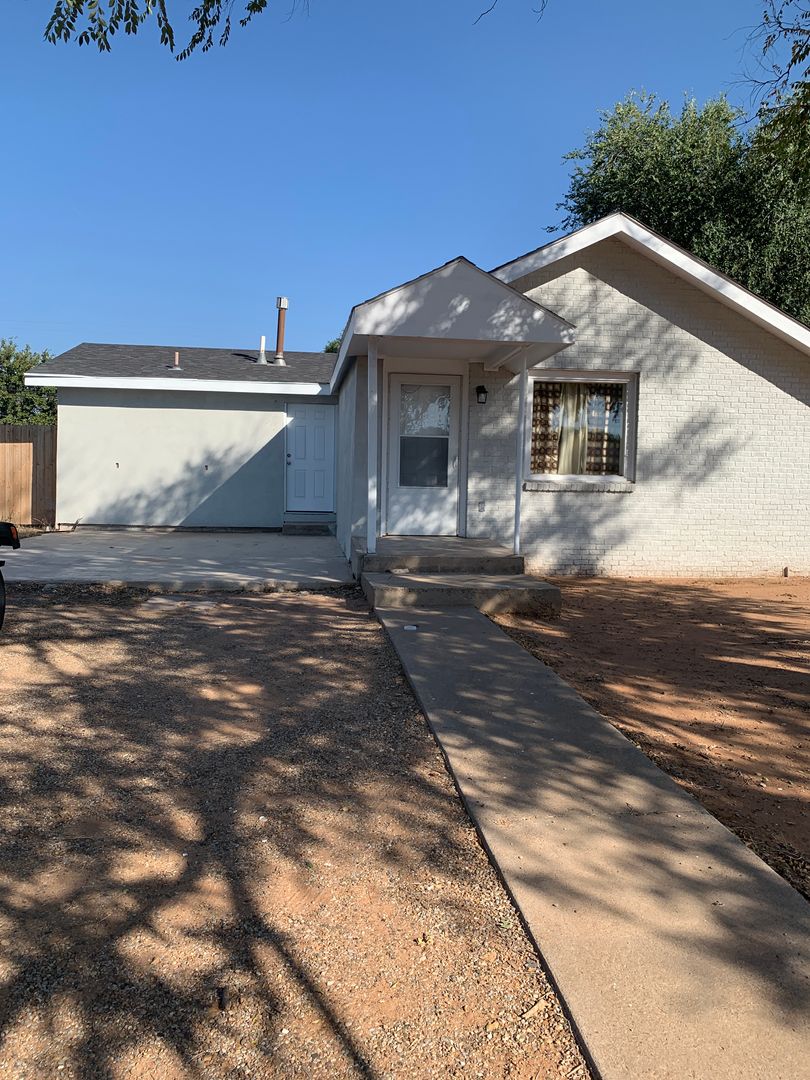 Clovis House: 1117 Lea Street