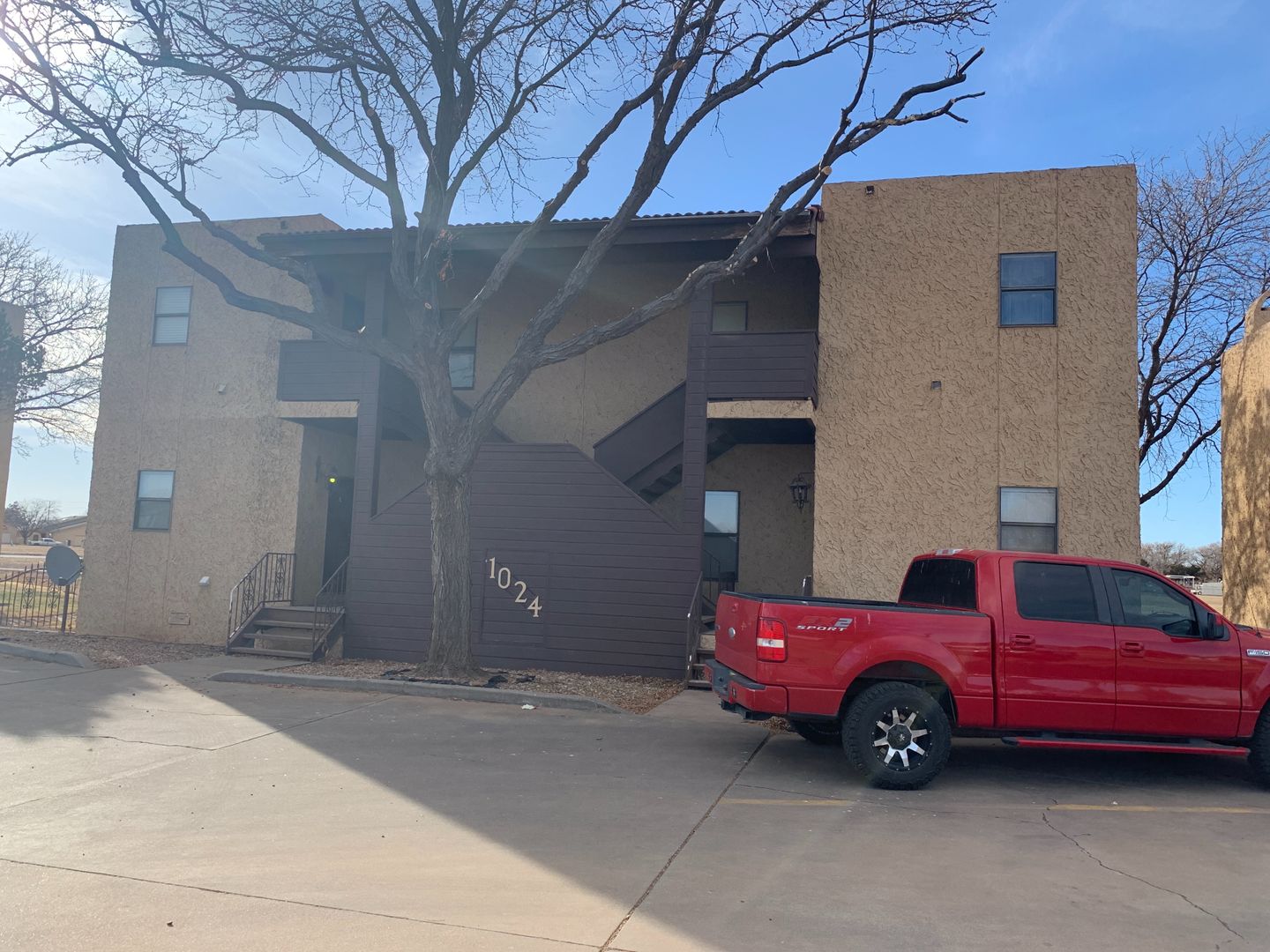 Clovis House: 1024 Mockingbird Apt. A