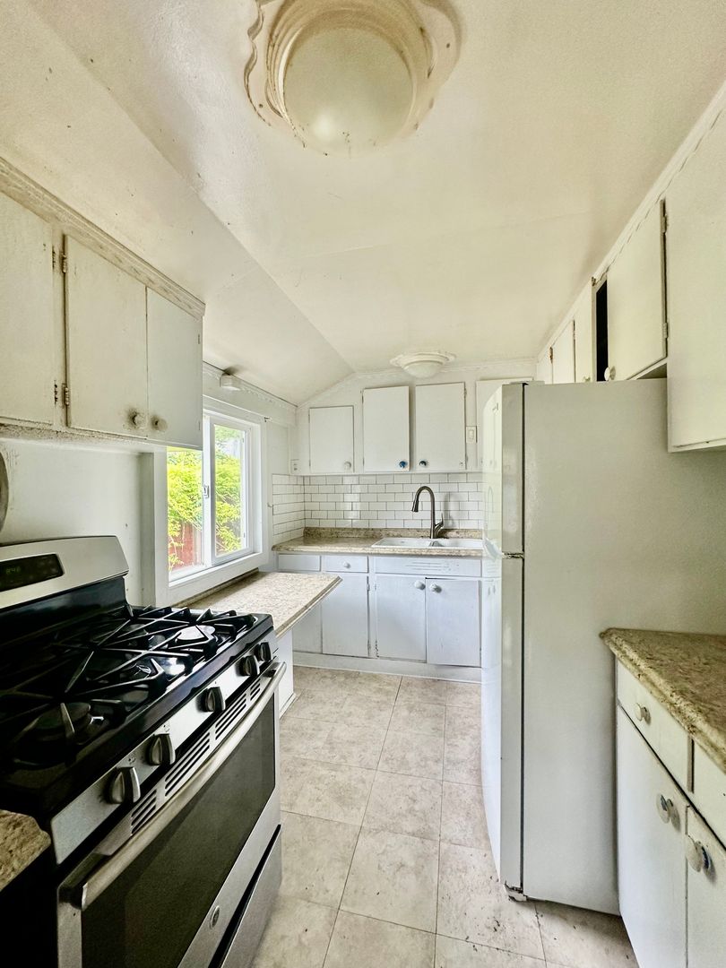 Vallejo Apartment: 825 Carolina St