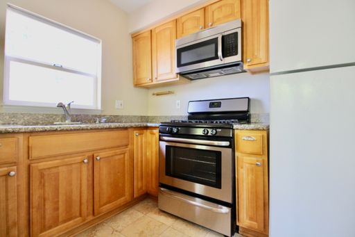 Two story unit w/ spiral staircase blocks from downtown Berkeley! In unit washer dryer! – photo 1