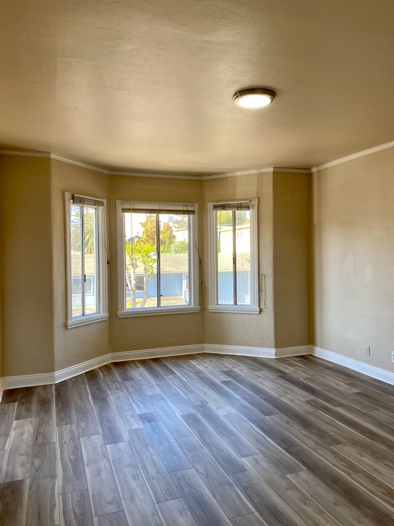 Oakland Apartment: 3201 Beaumont Ave.