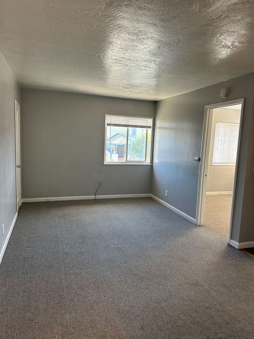 Oakland Apartment: 3109 School St