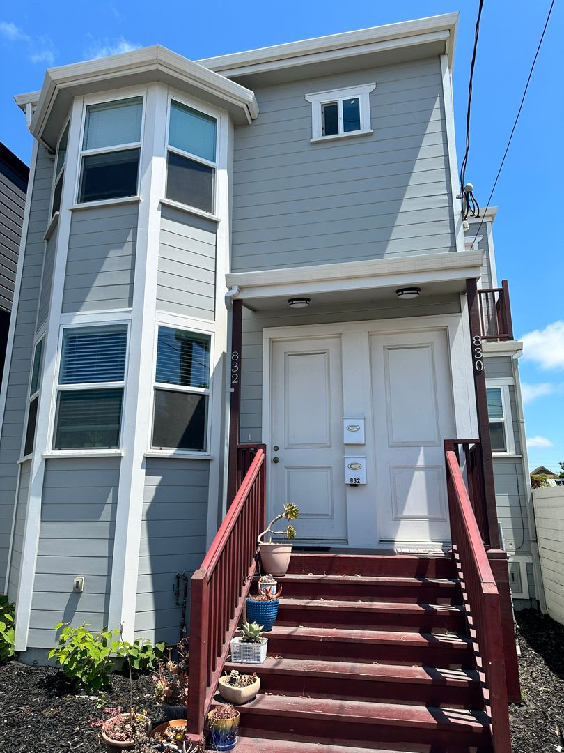 Oakland House: 830 Pine St